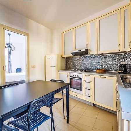 Elegant 2 Bedrooms Apartments Near Duomo Milan Bagian luar foto