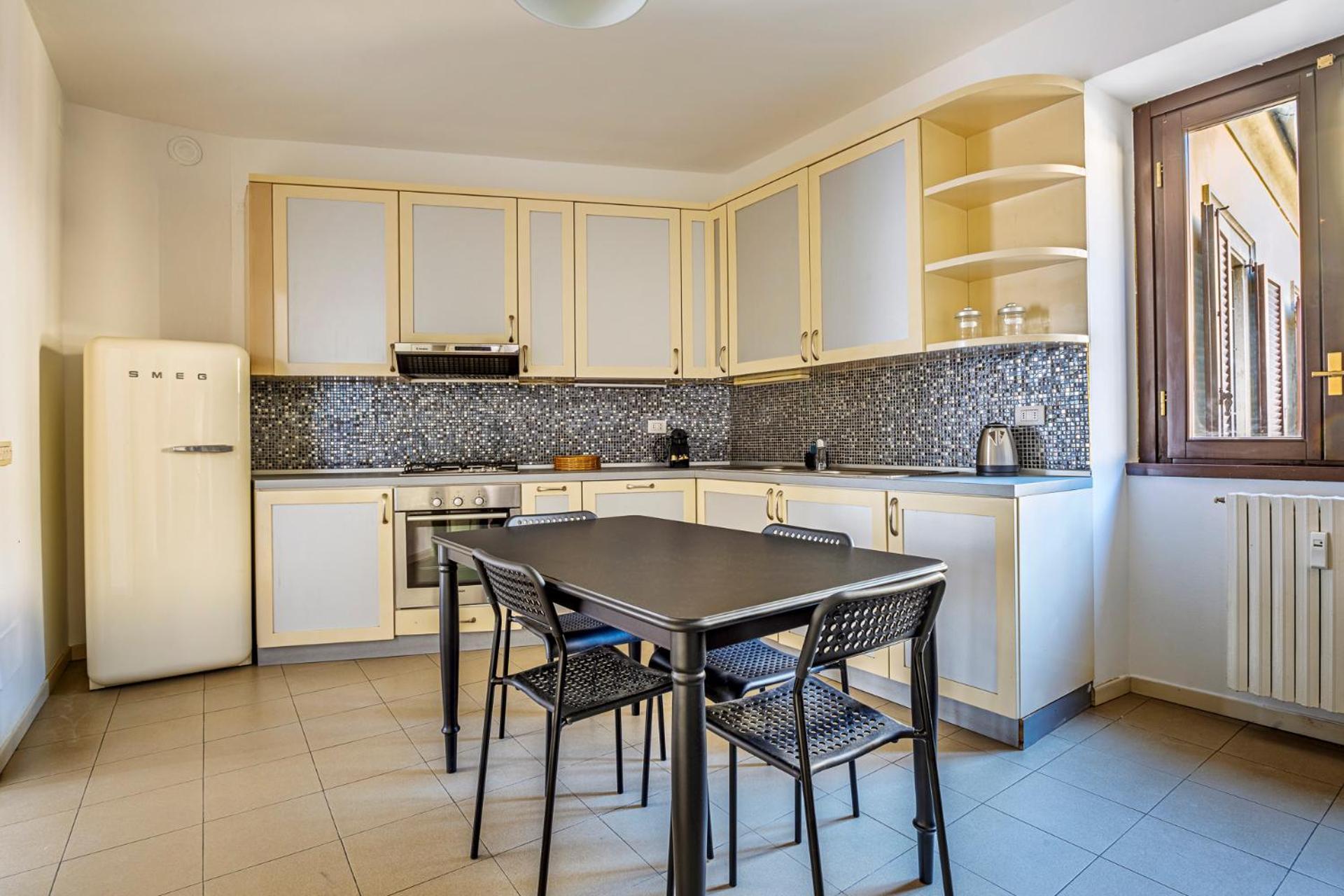 Elegant 2 Bedrooms Apartments Near Duomo Milan Bagian luar foto