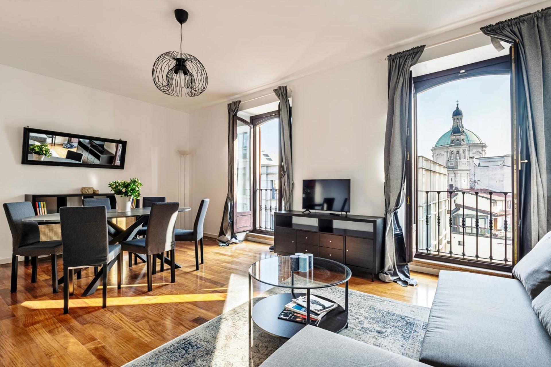 Elegant 2 Bedrooms Apartments Near Duomo Milan Bagian luar foto