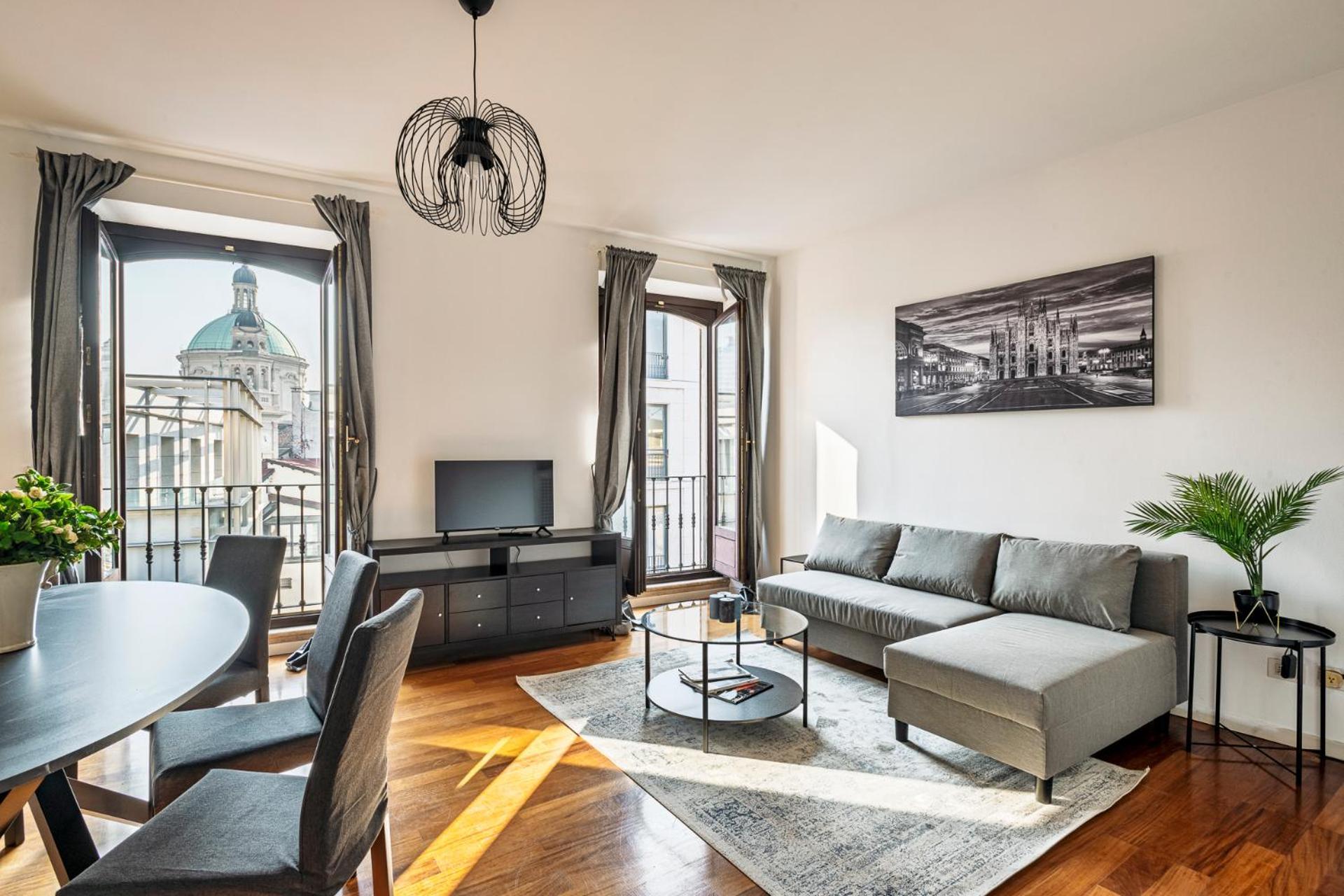 Elegant 2 Bedrooms Apartments Near Duomo Milan Bagian luar foto