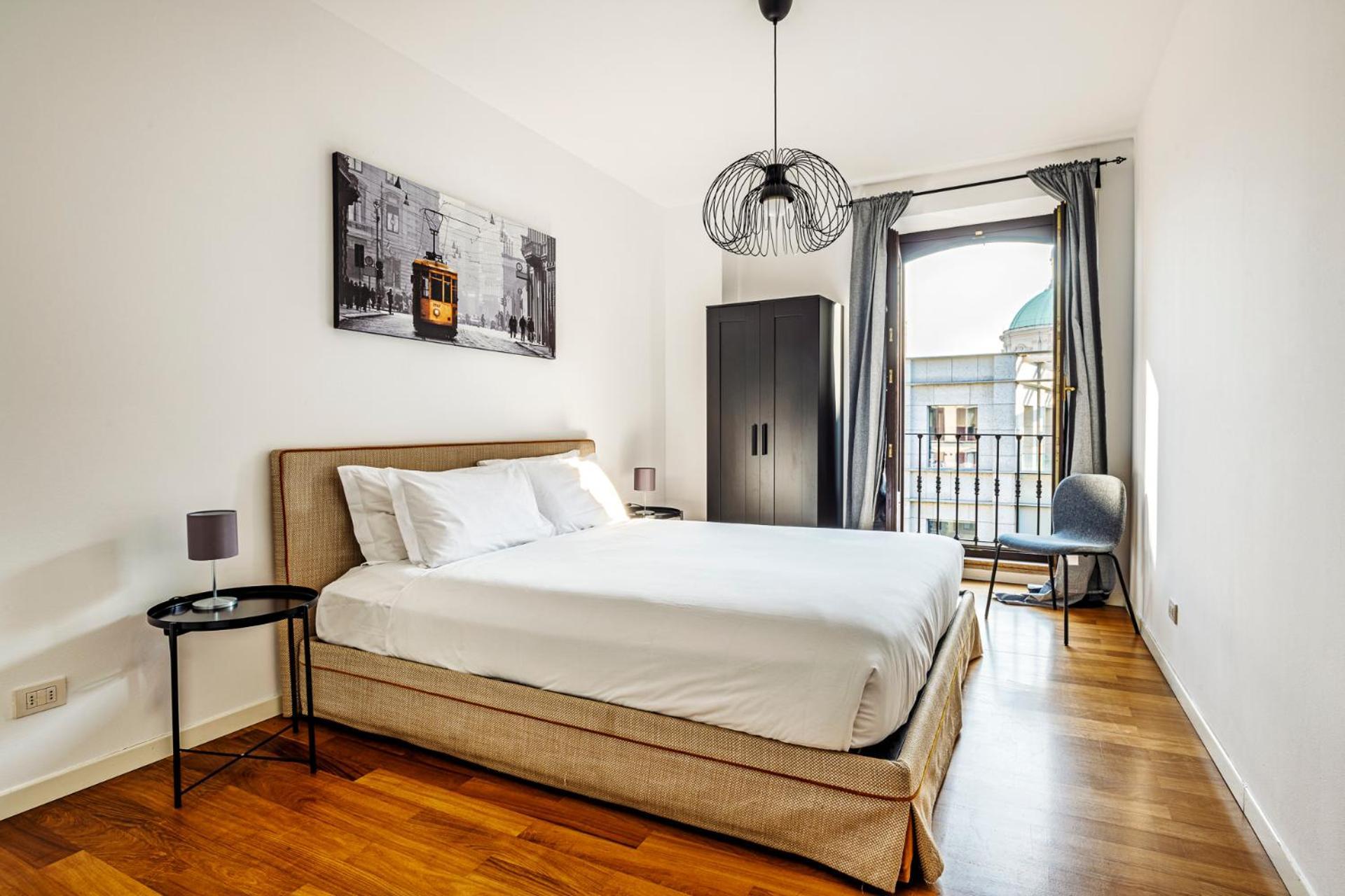 Elegant 2 Bedrooms Apartments Near Duomo Milan Bagian luar foto