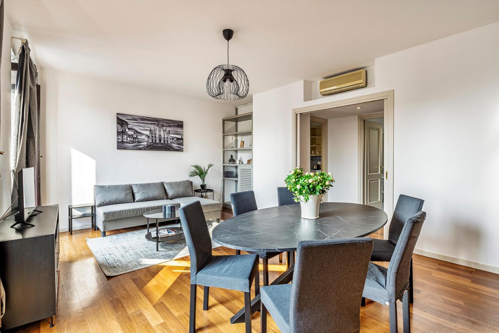 Elegant 2 Bedrooms Apartments Near Duomo Milan Bagian luar foto