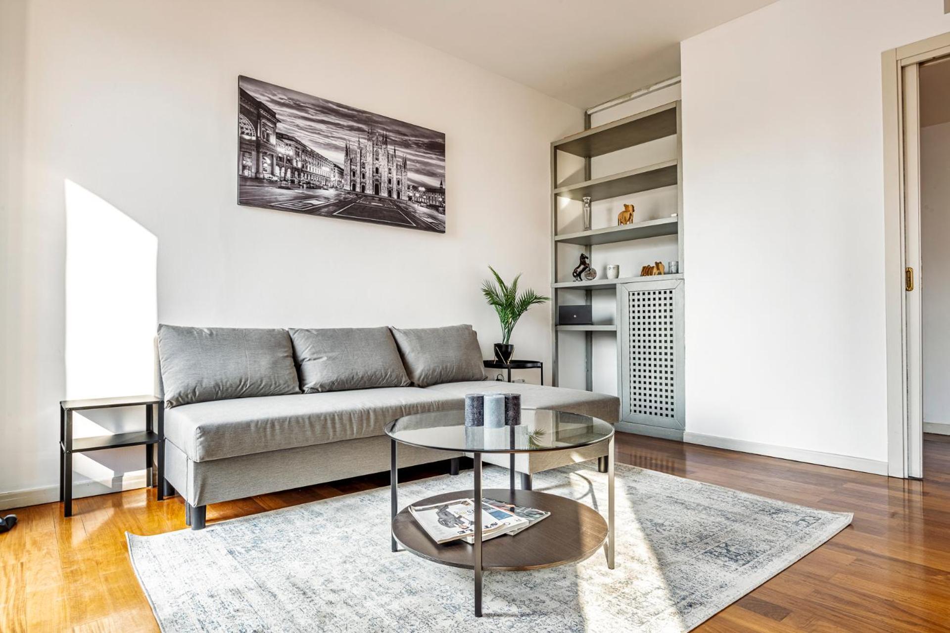 Elegant 2 Bedrooms Apartments Near Duomo Milan Bagian luar foto