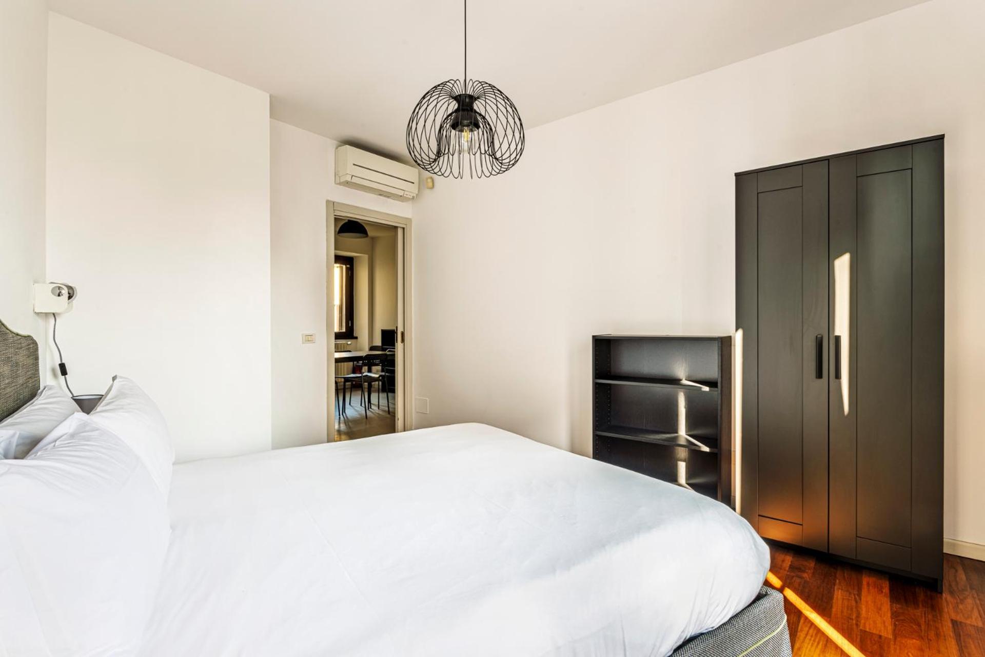Elegant 2 Bedrooms Apartments Near Duomo Milan Bagian luar foto