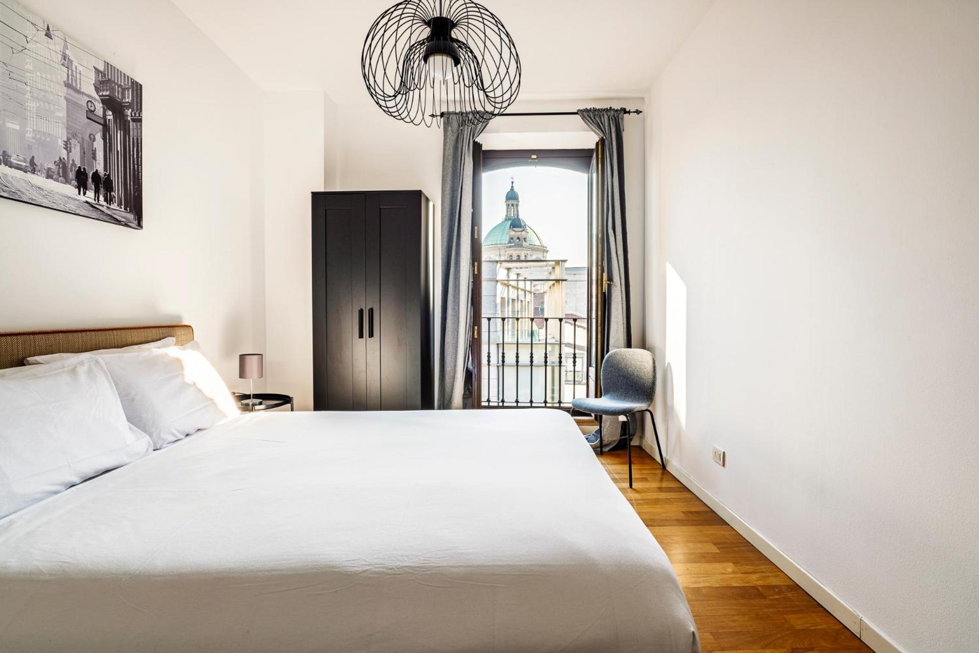 Elegant 2 Bedrooms Apartments Near Duomo Milan Bagian luar foto