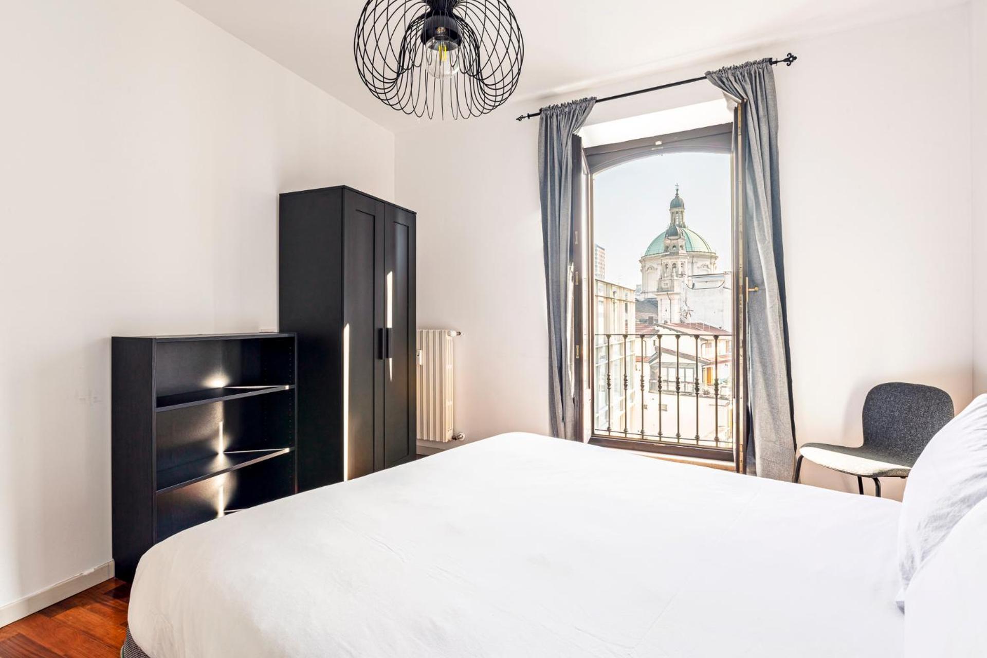 Elegant 2 Bedrooms Apartments Near Duomo Milan Bagian luar foto