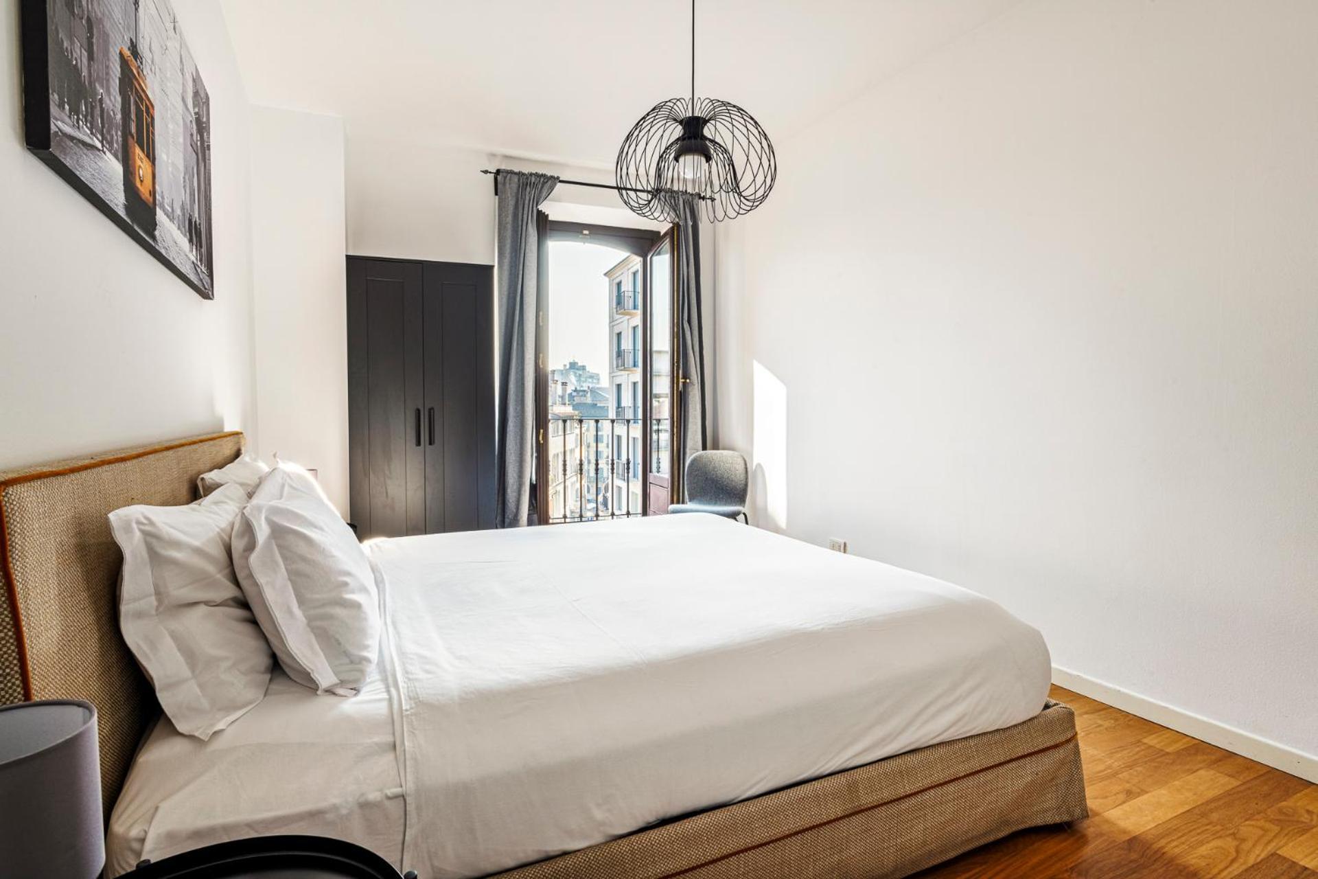 Elegant 2 Bedrooms Apartments Near Duomo Milan Bagian luar foto