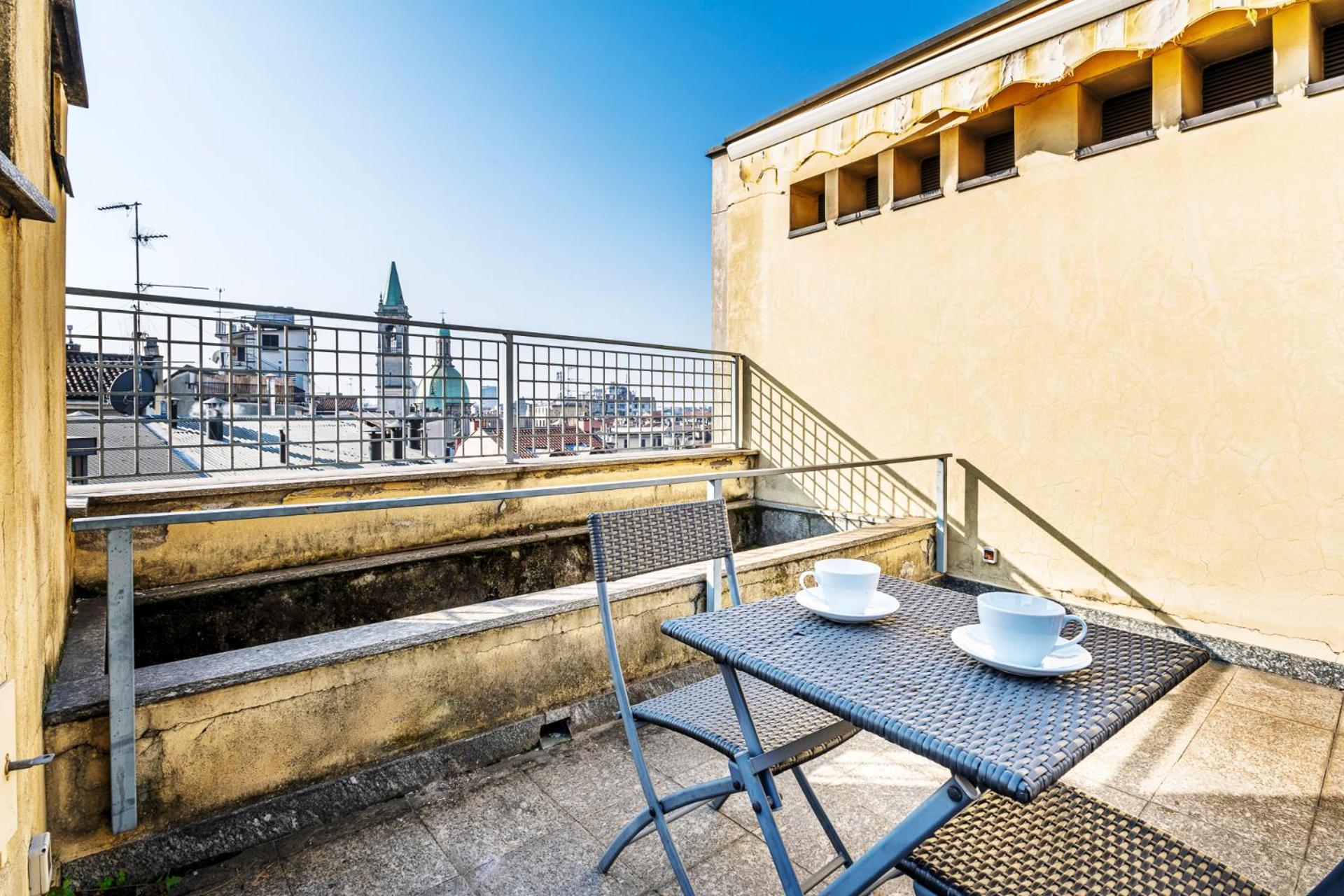 Elegant 2 Bedrooms Apartments Near Duomo Milan Bagian luar foto