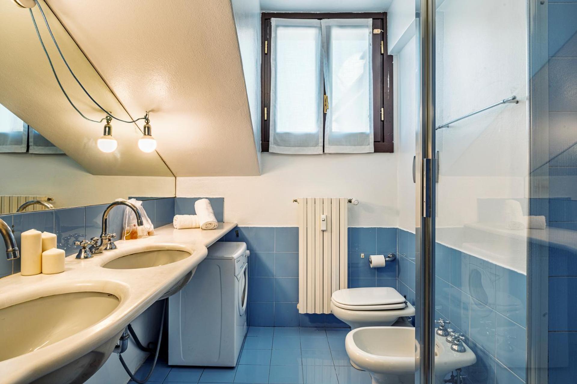 Elegant 2 Bedrooms Apartments Near Duomo Milan Bagian luar foto