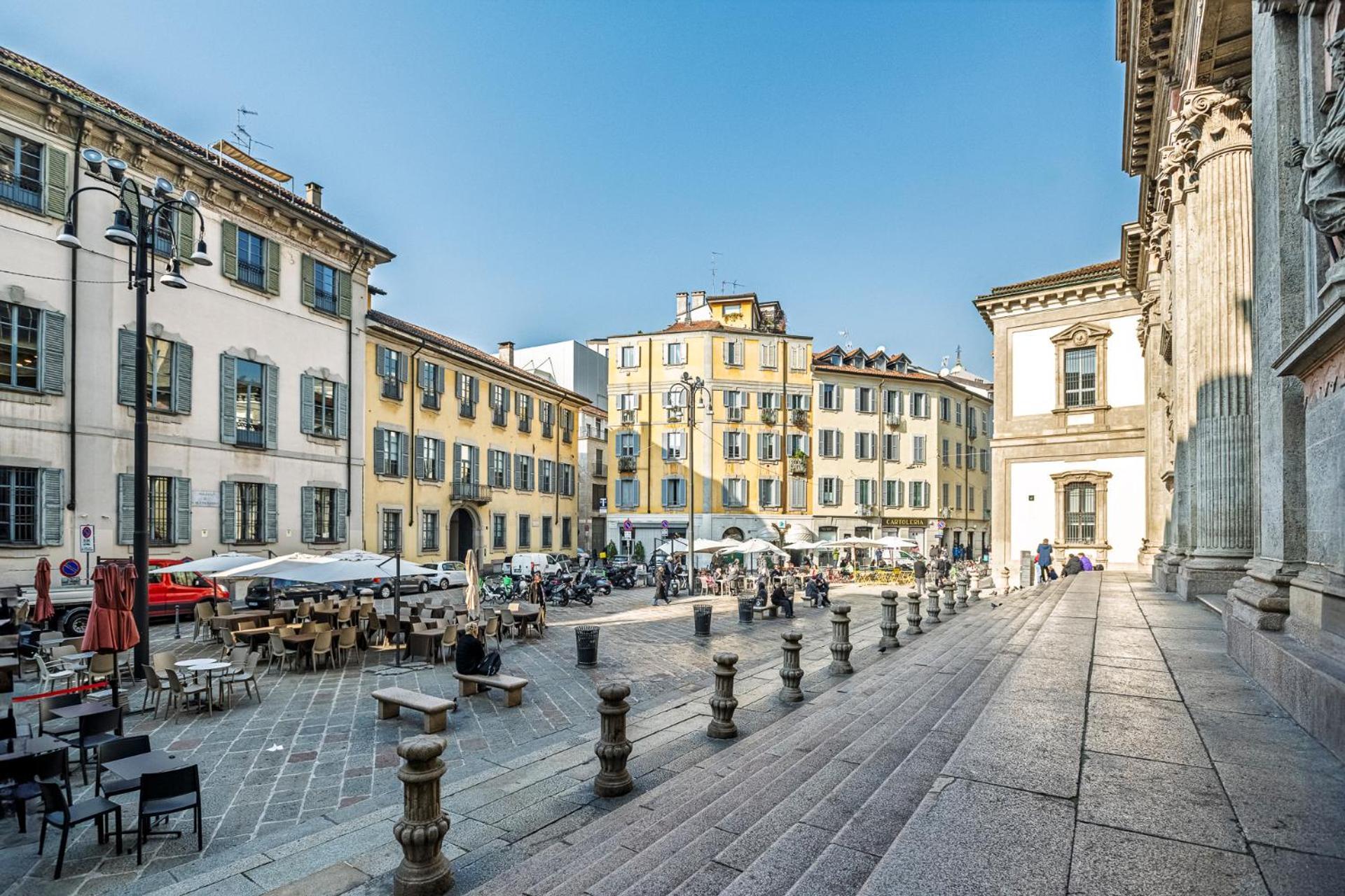Elegant 2 Bedrooms Apartments Near Duomo Milan Bagian luar foto