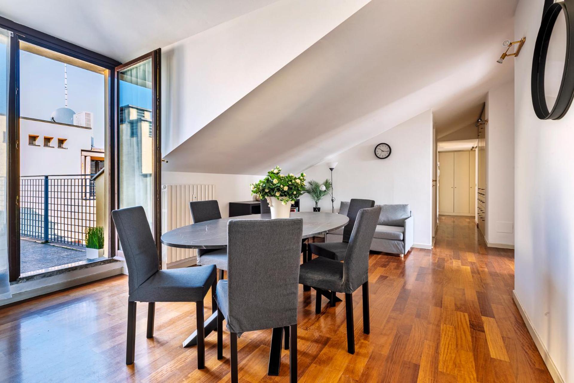 Elegant 2 Bedrooms Apartments Near Duomo Milan Bagian luar foto