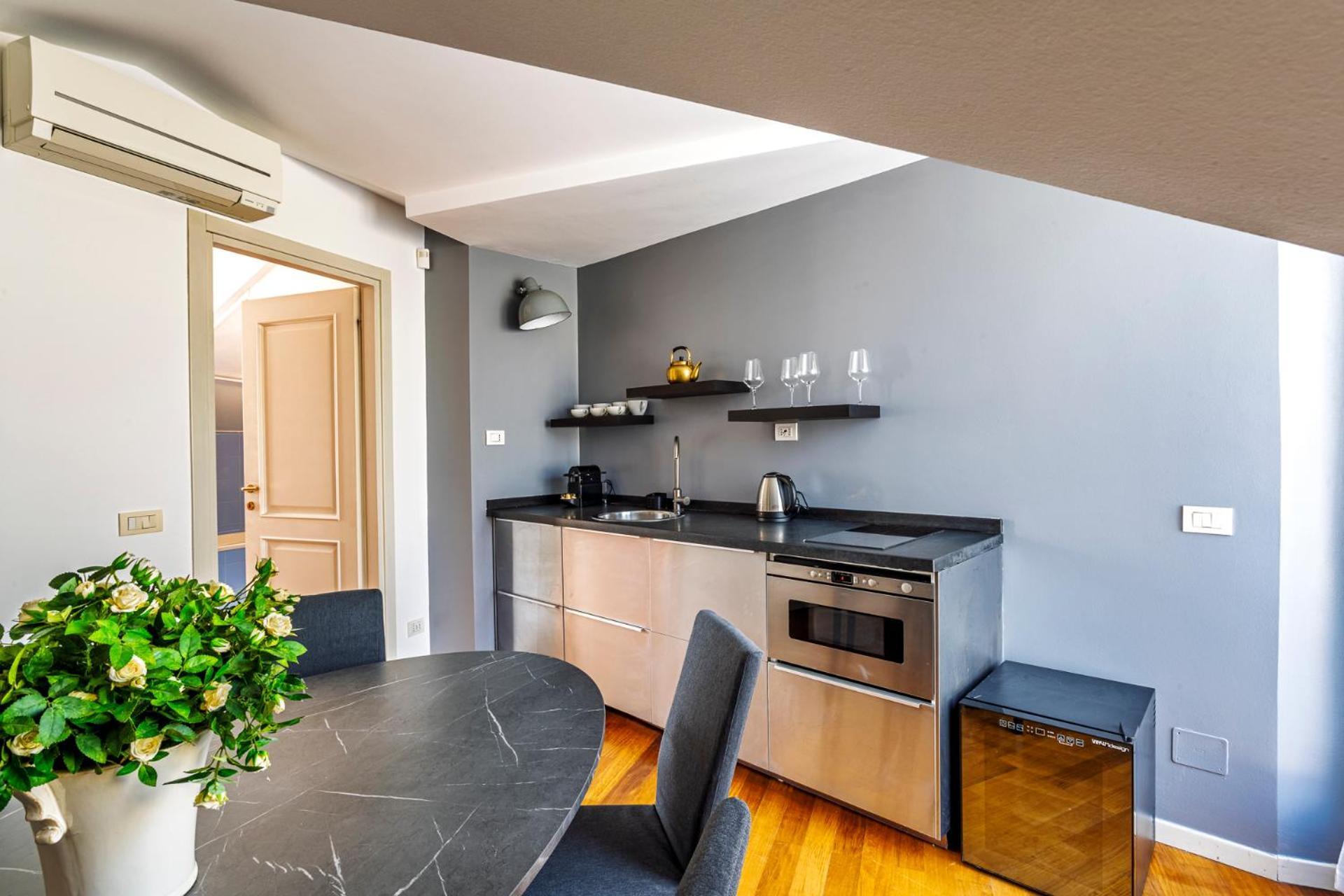 Elegant 2 Bedrooms Apartments Near Duomo Milan Bagian luar foto