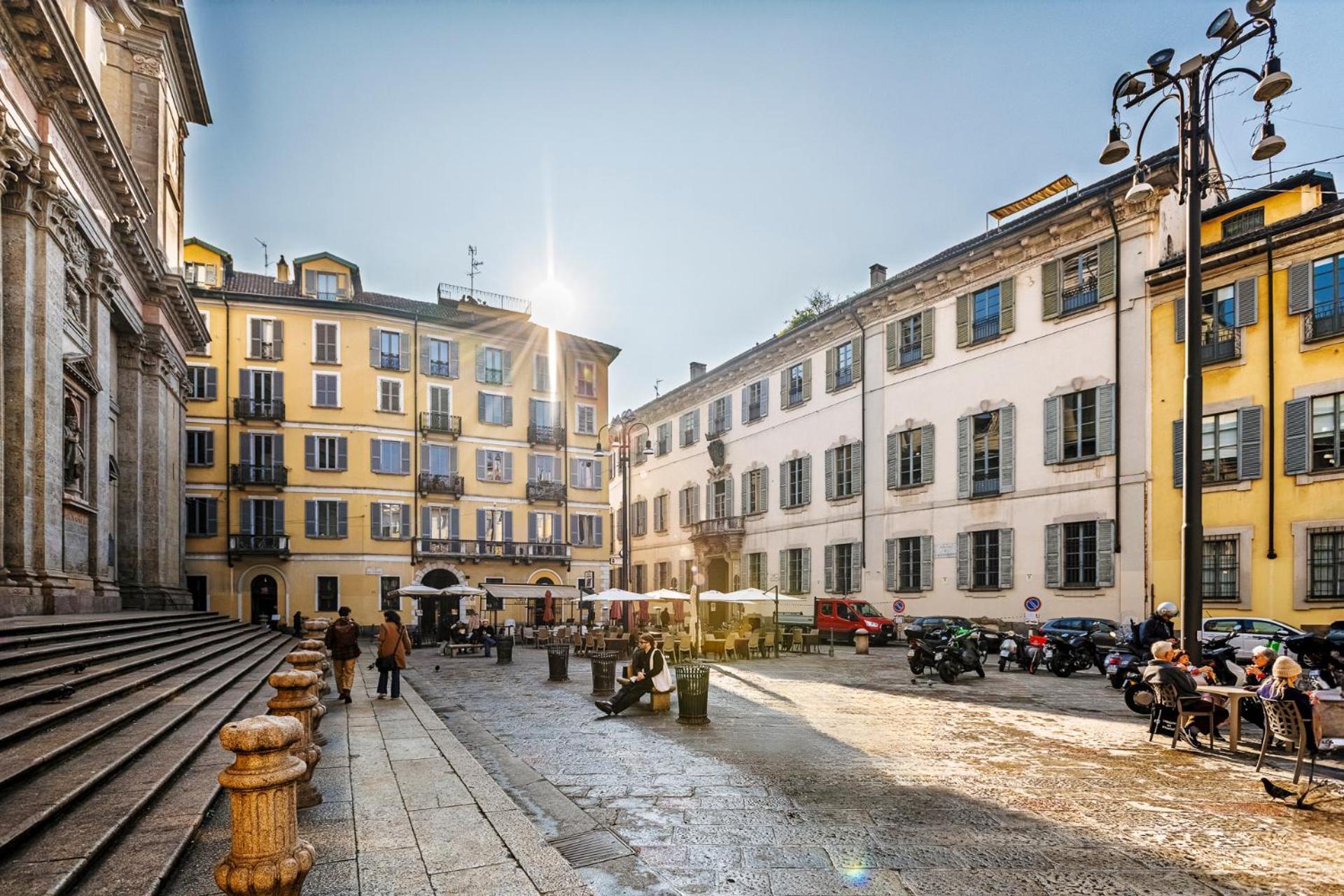 Elegant 2 Bedrooms Apartments Near Duomo Milan Bagian luar foto