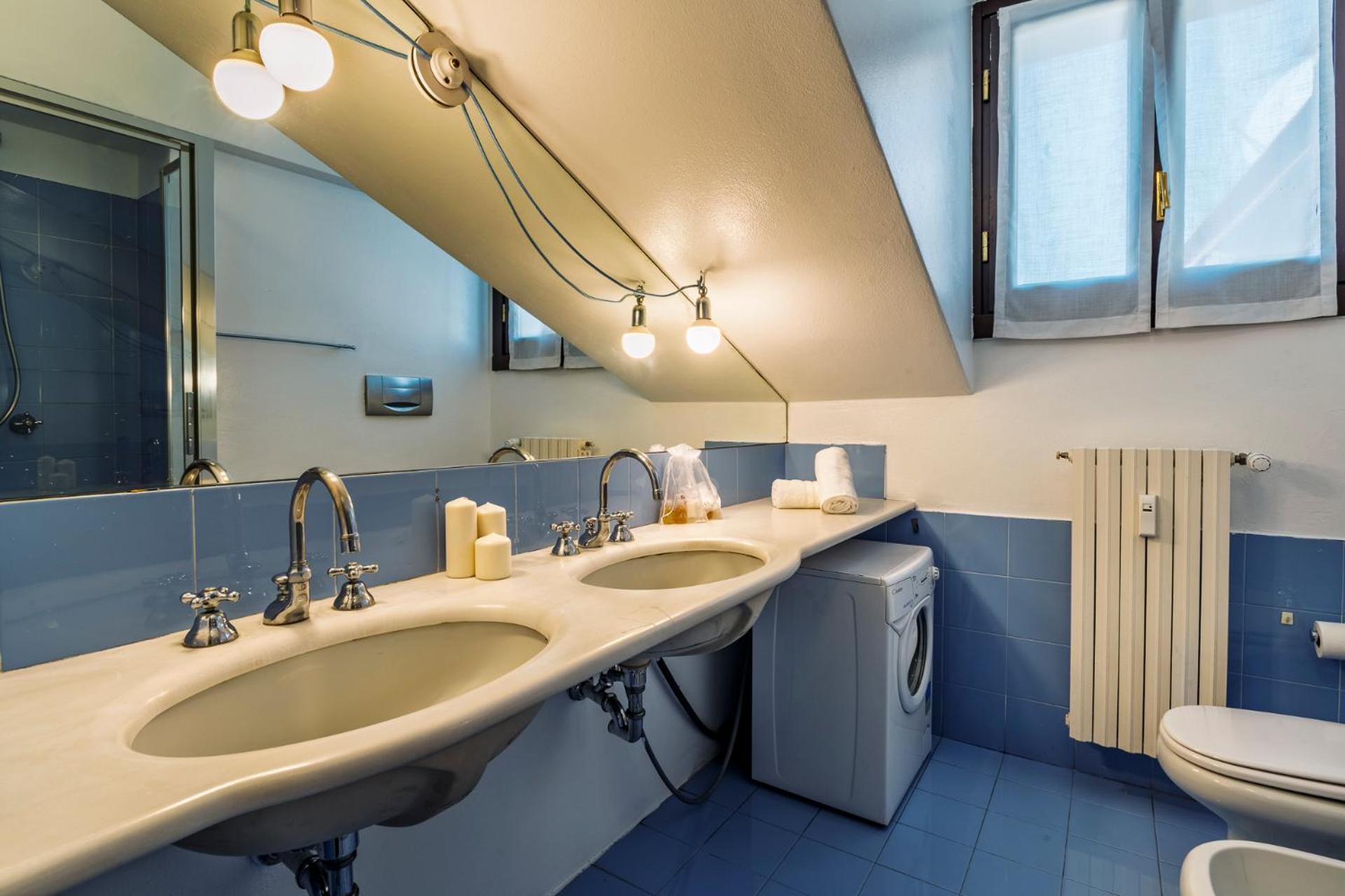 Elegant 2 Bedrooms Apartments Near Duomo Milan Bagian luar foto