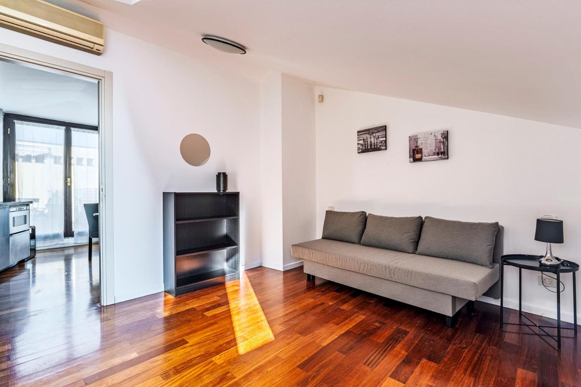 Elegant 2 Bedrooms Apartments Near Duomo Milan Bagian luar foto
