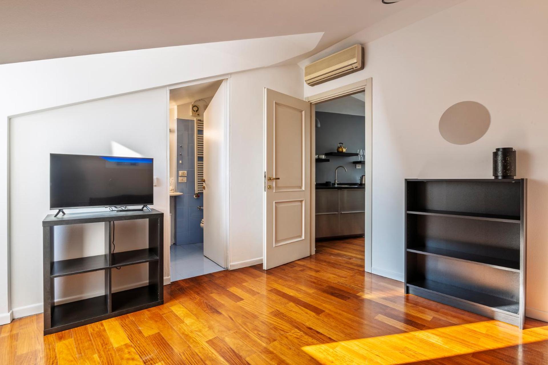 Elegant 2 Bedrooms Apartments Near Duomo Milan Bagian luar foto