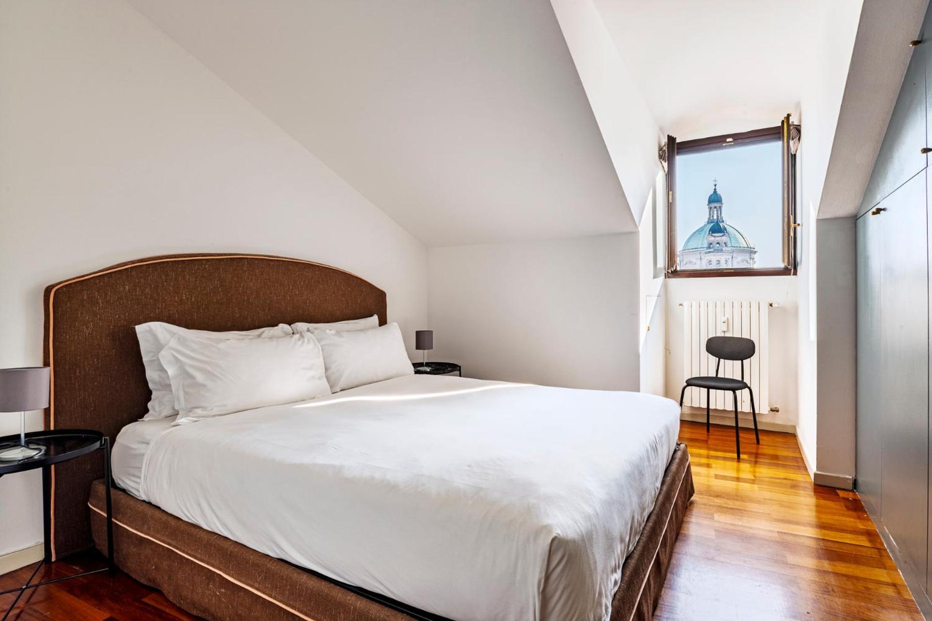 Elegant 2 Bedrooms Apartments Near Duomo Milan Bagian luar foto