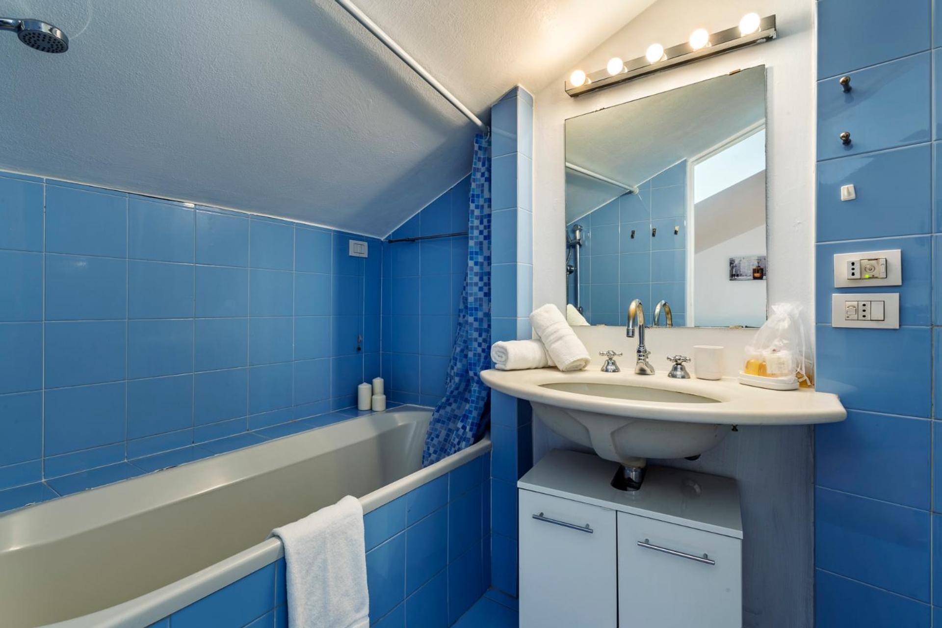 Elegant 2 Bedrooms Apartments Near Duomo Milan Bagian luar foto