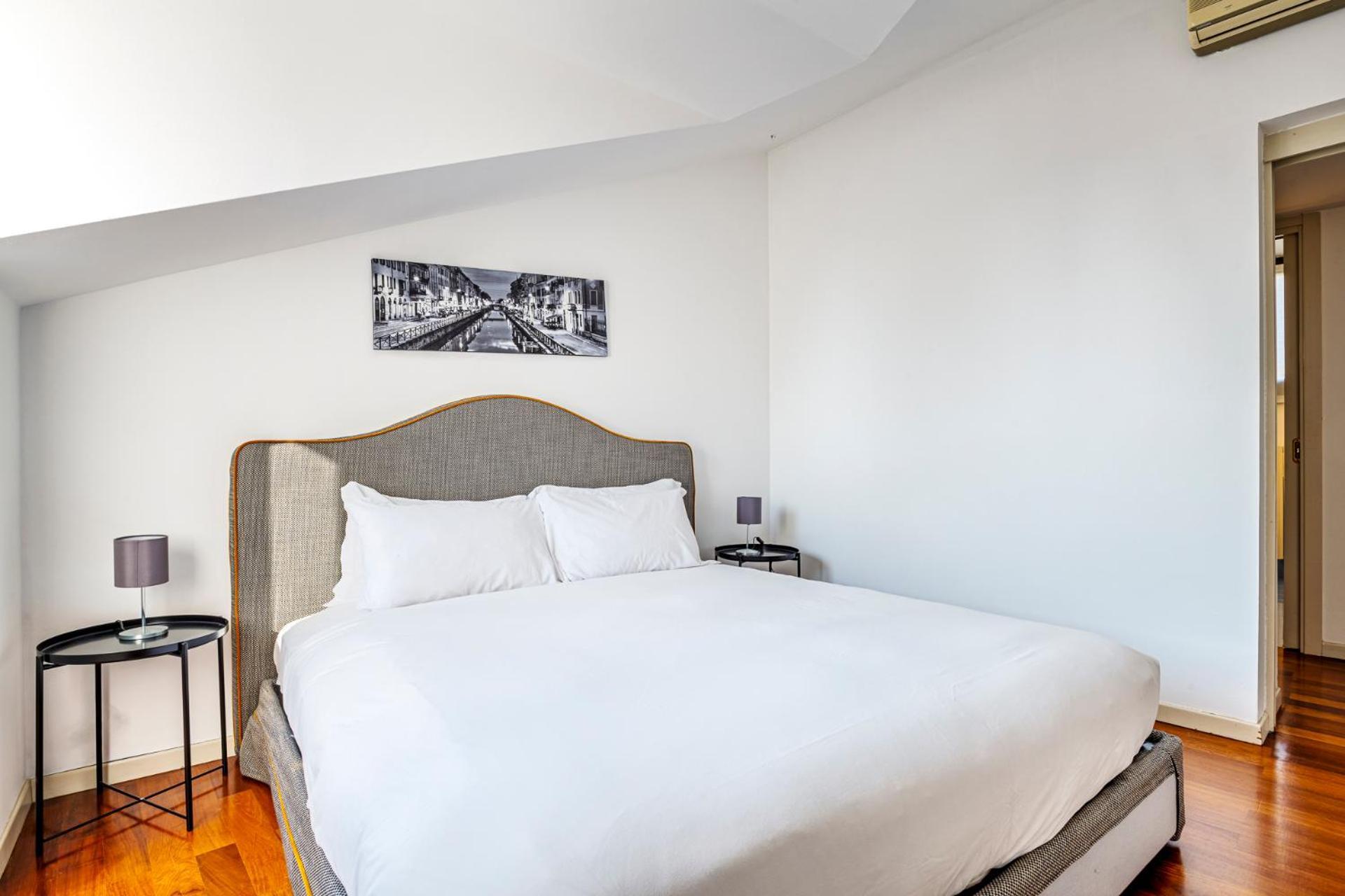 Elegant 2 Bedrooms Apartments Near Duomo Milan Bagian luar foto