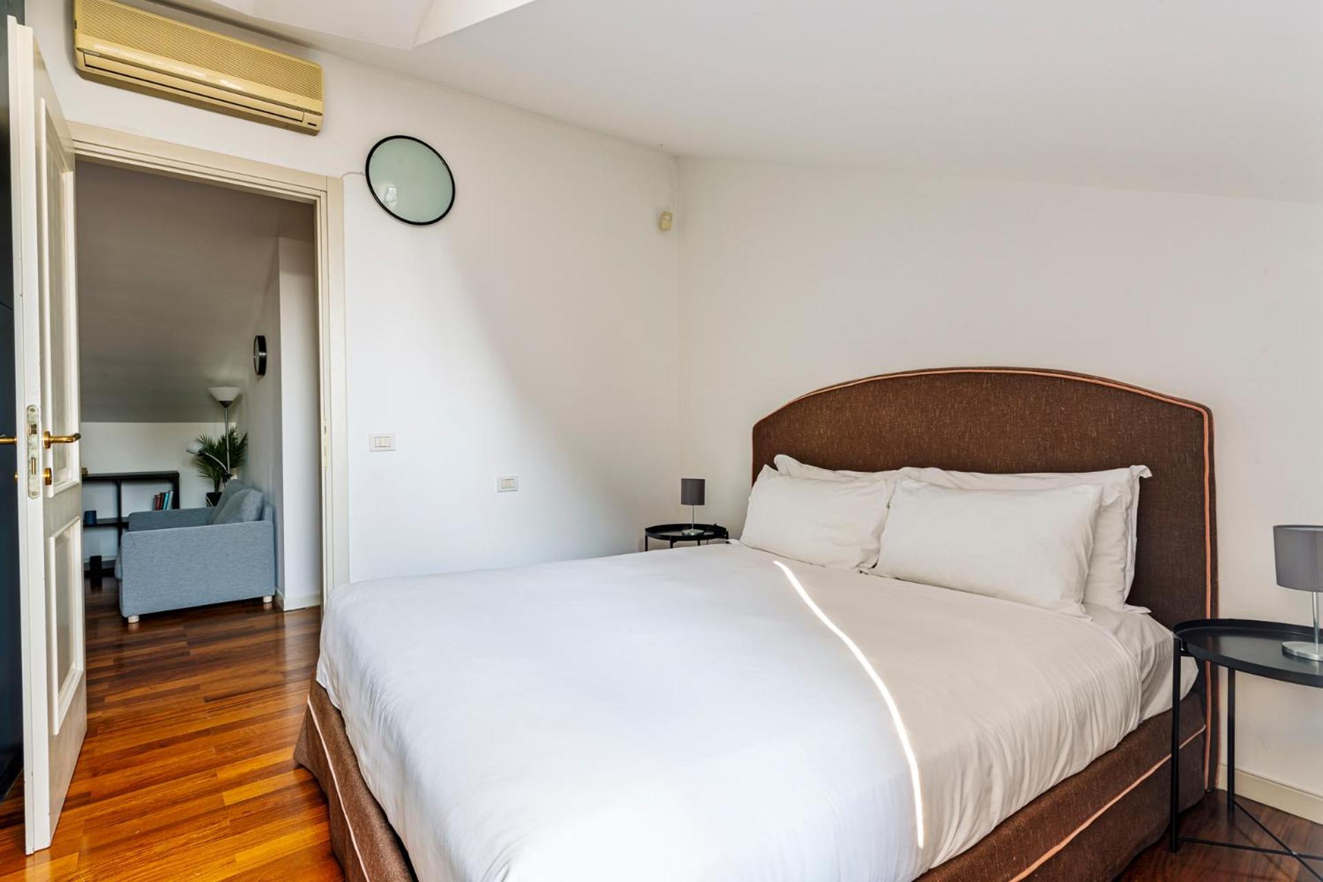Elegant 2 Bedrooms Apartments Near Duomo Milan Bagian luar foto